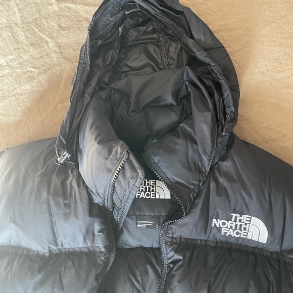 The North Face Nuptse - Picture 4 of 5